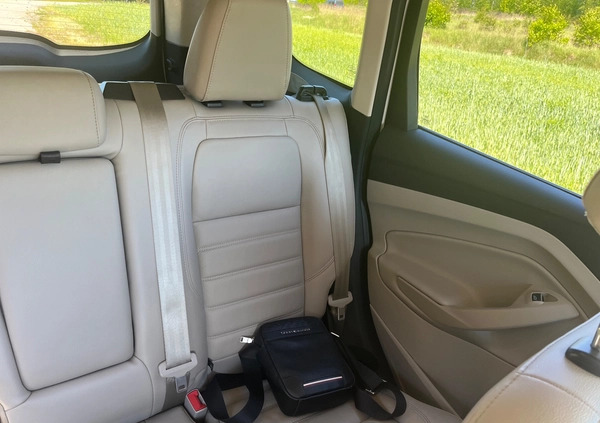 Ford Escape cena 52800 przebieg: 126000, rok produkcji 2017 z Knurów małe 781